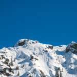 Blick zum verschneiten Gipfel des Grießenkar in Wagrain