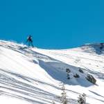 Snowboarderin im Tiefschnee-Gelände am Grießenkar